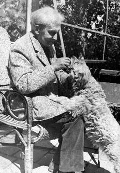 Эренбург и собаки – это особая тема.