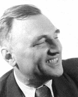 Мой дядя Янош Левенштейн. Это он пережил страшную ночь, когда милиционеры пришли к нам в квартиру за мелким жуликом, забравшимся в соседскую комнату.