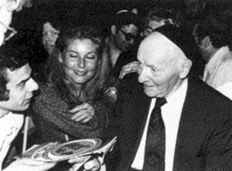 Евреи задают вопросы везде. В монреальской библиотеке.