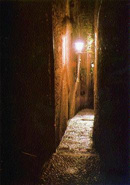 Жирон, 
ночь в еврейском квартале.
