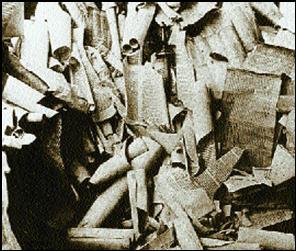 Оскверненные свитки Торы.
