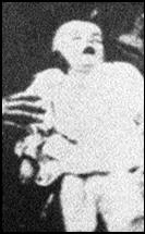 Детей бросали с верхних окон на мостовую.