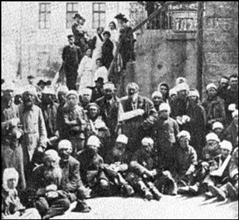 Раненые после погрома.