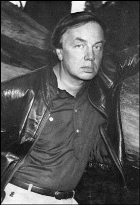 Андрей Вознесенский. Когда я писал свою статью о нем, мне не приходило в голову, что она может стать оружием в руках цензора или редактора, не пускающего его стихи в печать. 