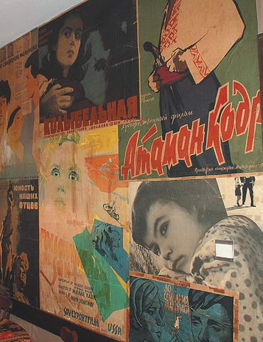 Коллаж, сделанный из афиш фильмов Михаила Наумовича, — подарок внуков