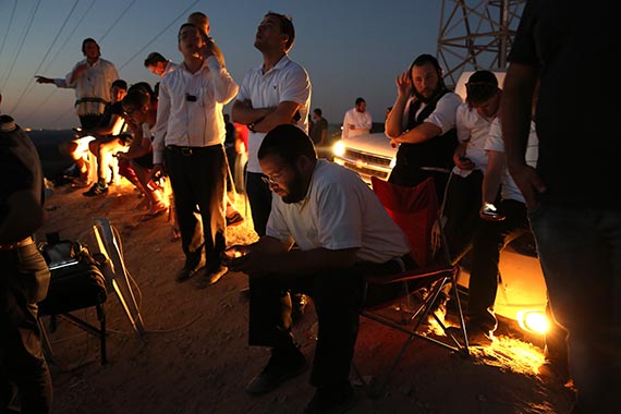 Израильтяне наблюдают ракетные обстрелы. 10 июля 2014. EASTNEWS