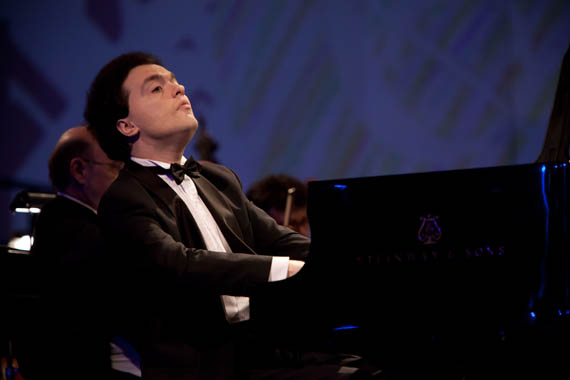 Евгений Кисин исполняет Концерт № 1 Фредерика Шопена ми‑минор. 24 декабря 2011