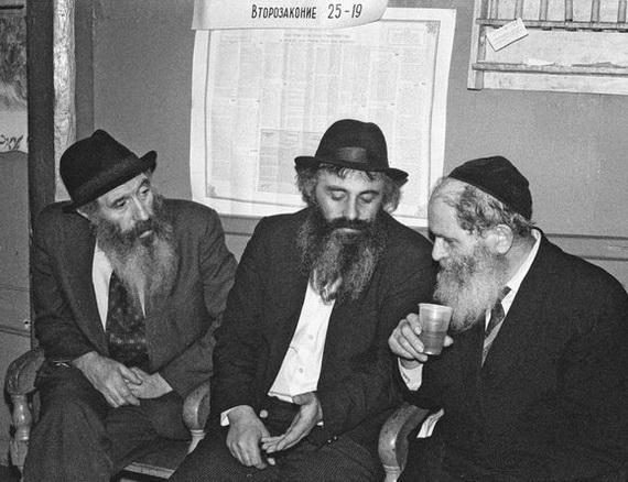 Б.-М. Лифшиц (справа). Марьина роща. 1991 год