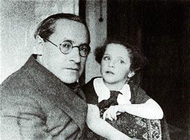 Ю. Генс с дочерью. Тарту, 1932 год.
